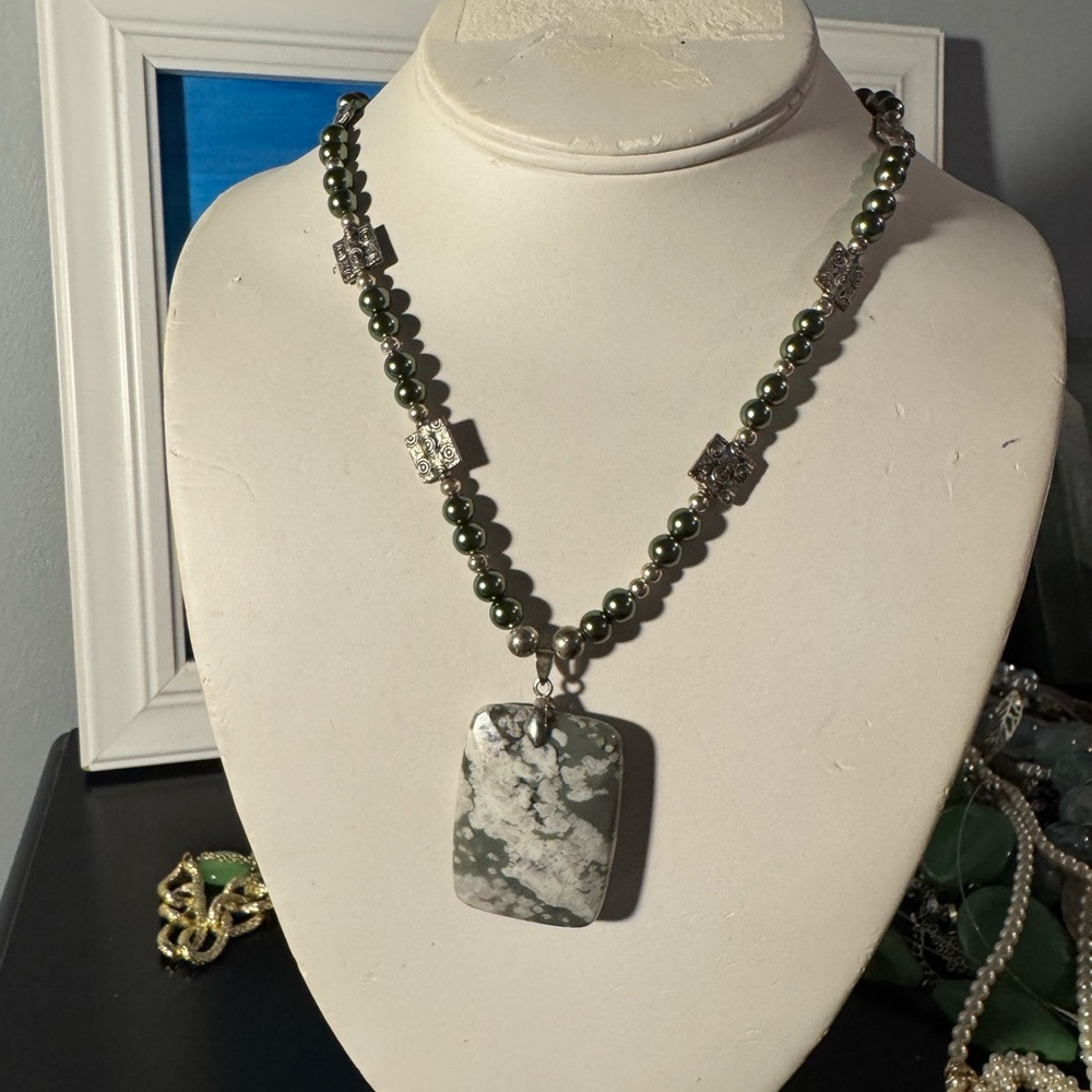 Green Beaded Pendant Necklace - Unbranded